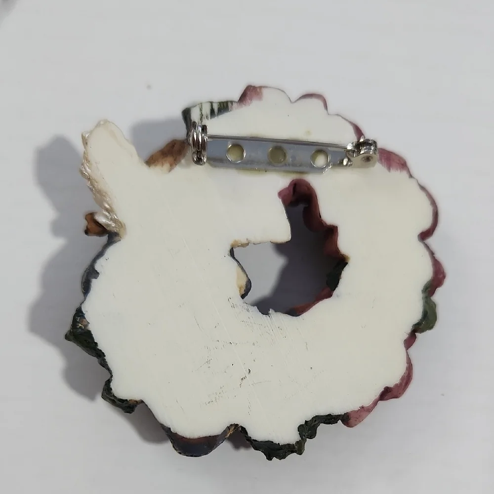 90s Floral Wreath Boyds Bears Brooch